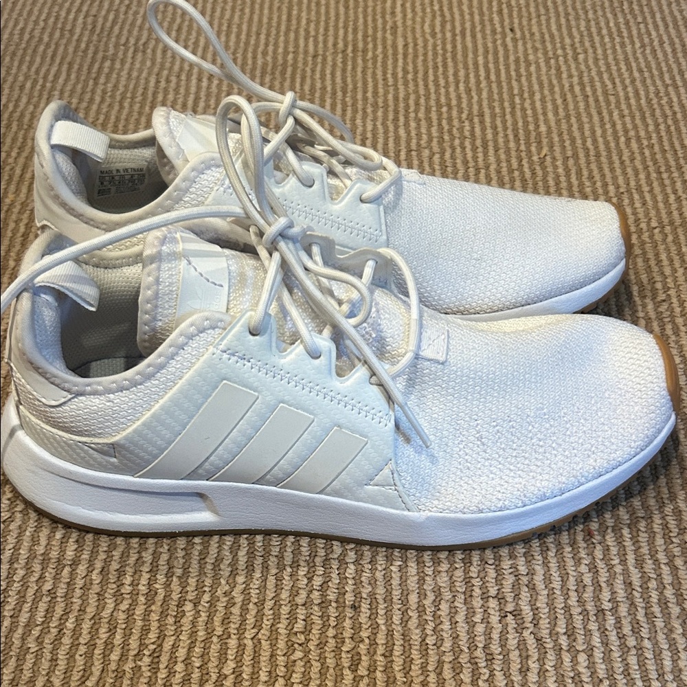 LIKE NEW Adidas Men's White Sneakers size 8 women’s 9-9.5